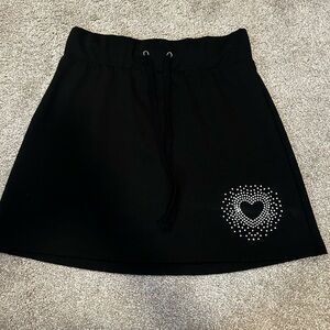 Black skirt with diamond heart
Brand: Wild Fable
Size: Medium
#skirt #heart
